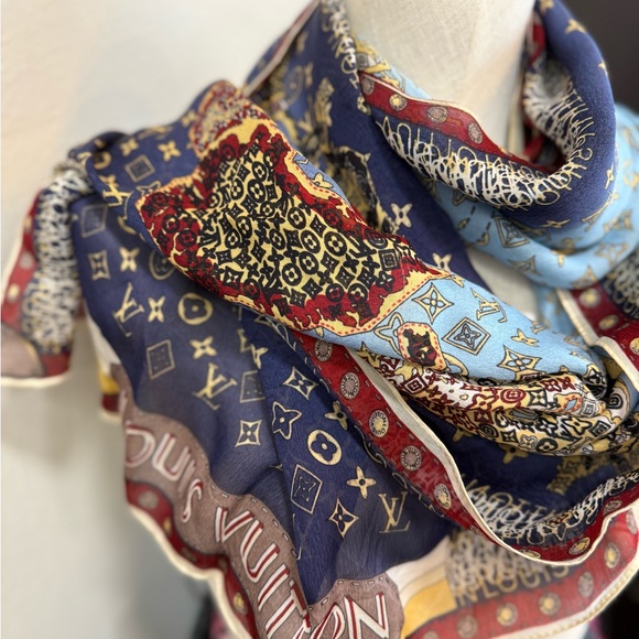 Louis Vuitton Monogram Graffiti World Map Silk Scarf 25” x 66” Box - Picture 6 of 7